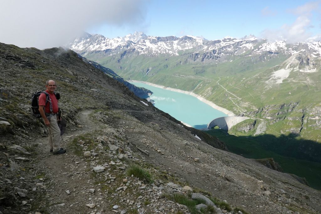 Descente vers le barrage de Moiry